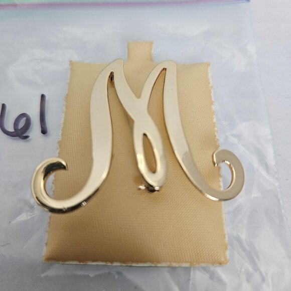 Jewelry - VINTAGE GOLD TONED "M" SCRIPT PIN